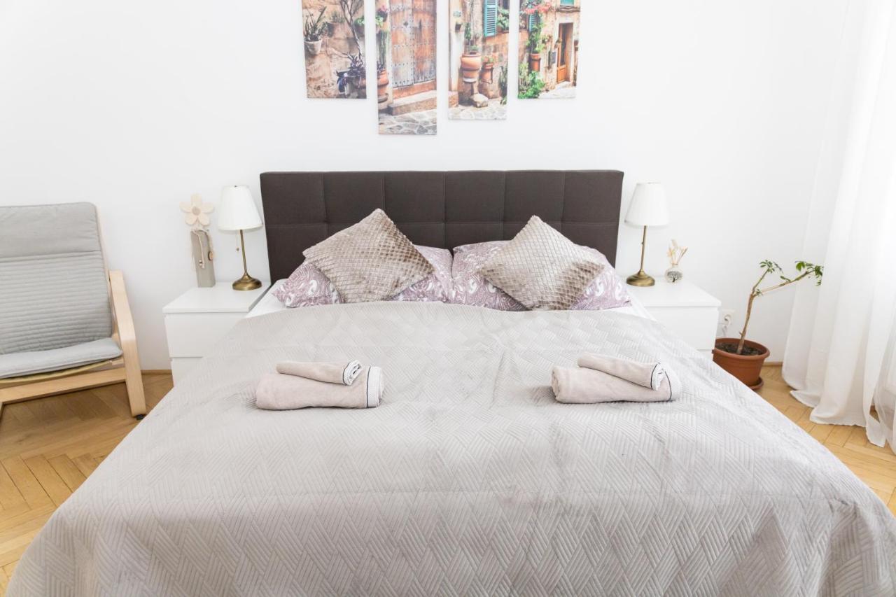Moonlight Apartment With Porch Near Schoenbrunn And Westbahnhof Vienna Esterno foto